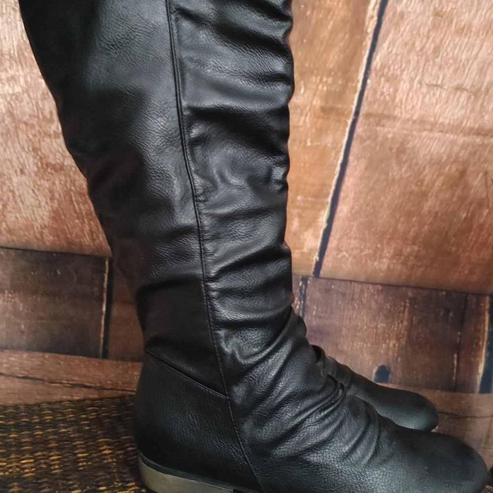 Boots - Picture 2 of 5